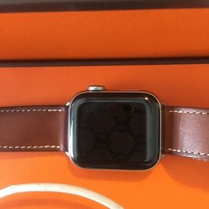 Apple Watch HERMÈS double Tour Buckle series 4